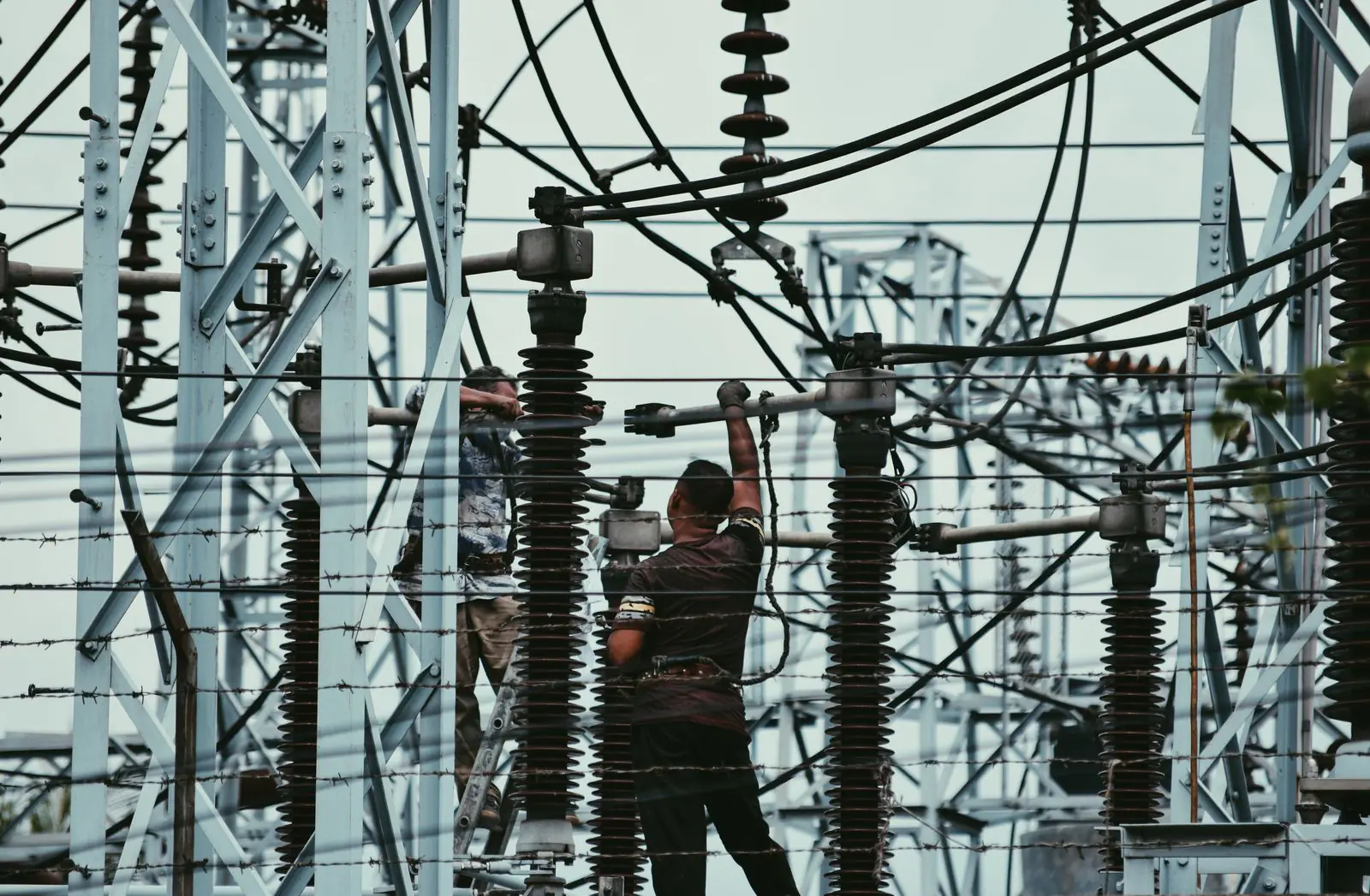 Line crew working on power lines